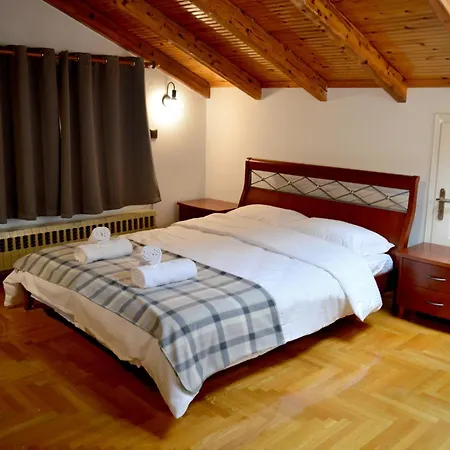 Wooden Attic Apartament *