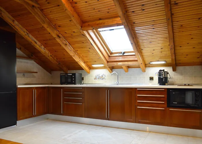 Wooden Attic * 卡斯托里亚